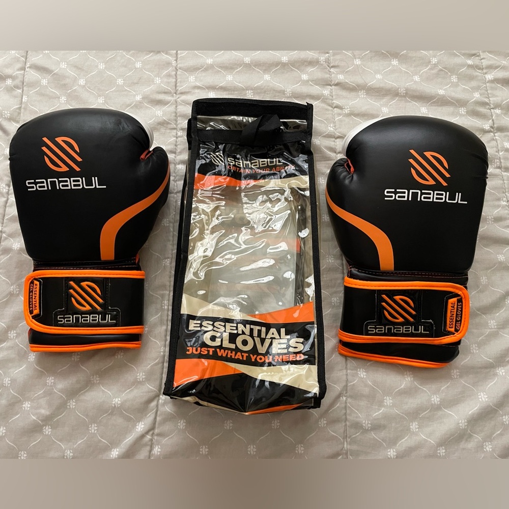 Kickboxing gloves- 14 oz gel gloves